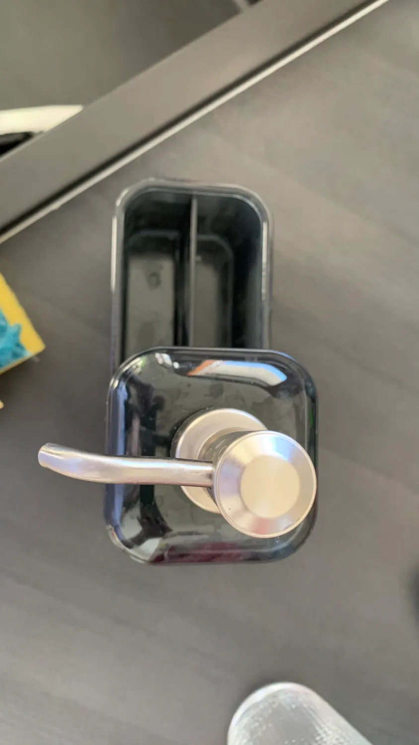 mDesign Seifenspender 532 ml Kunststoff perlmutt mit Schwammhalter