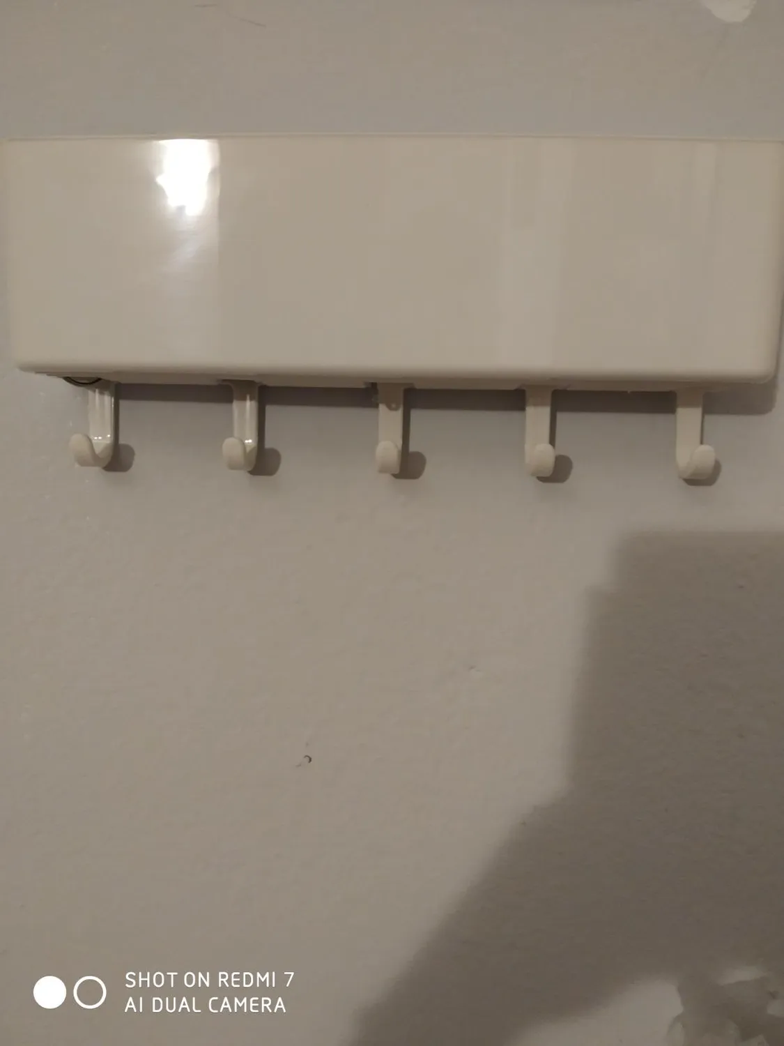 mDesign Schlüsselbrett mit Ablage grau Kunststoff 5 Haken